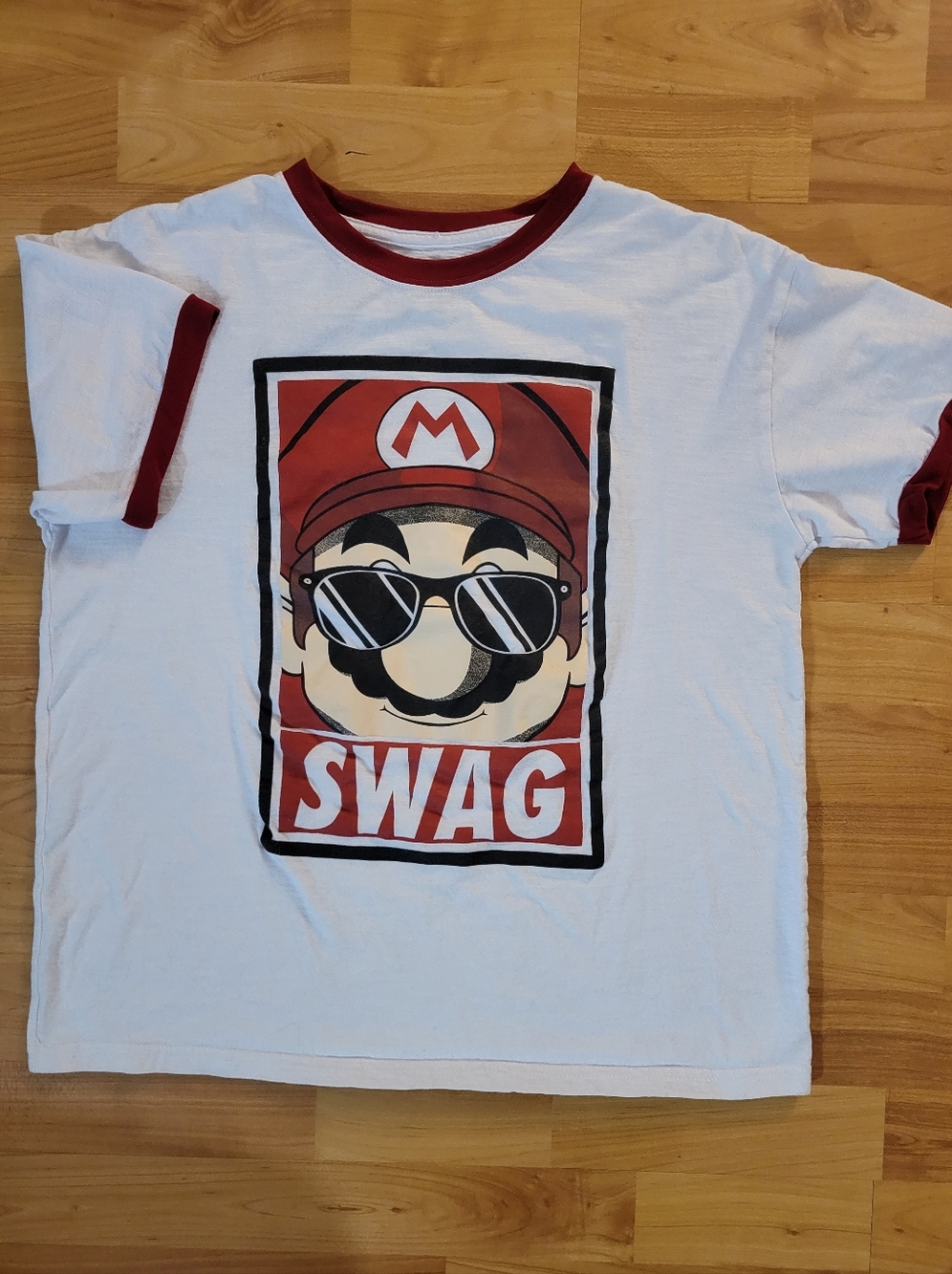 Super Mario SWAG Cool Mario Graphic Ringer T-shirt, Small/Medium